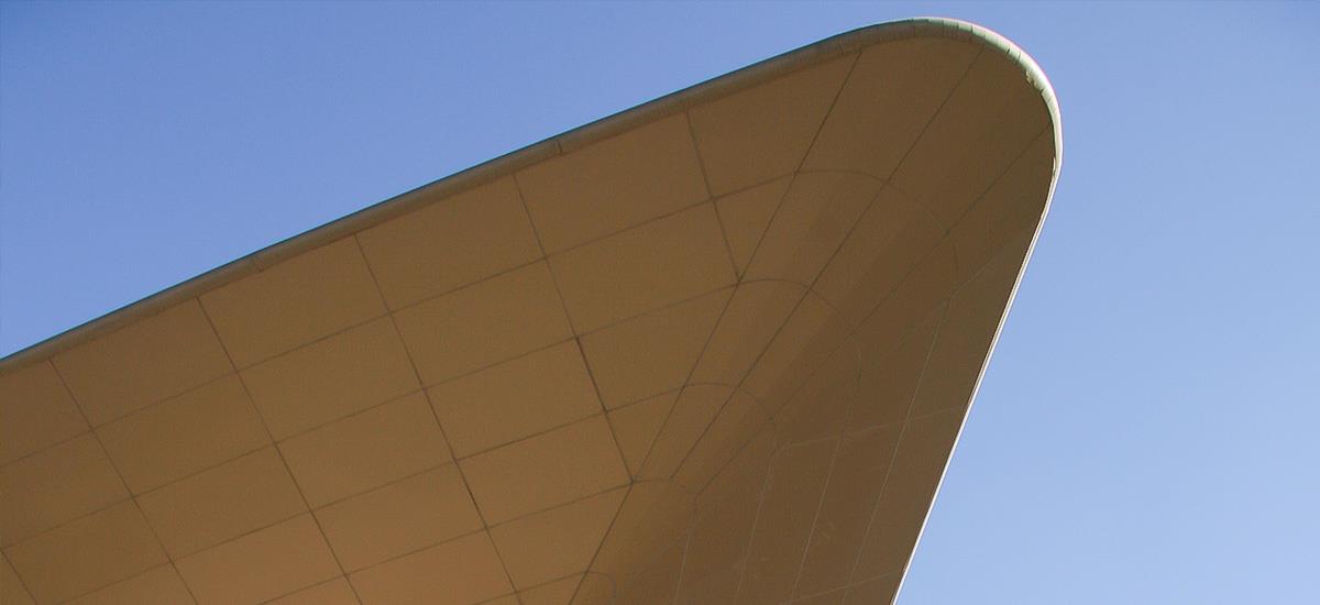 MRAS A/S leverer bæredygtige loftsystemer, facadesystemer og solafskærmning. Lofter, der sikrer optimalt akustisk miljø, robuste facader med stor designfrihed og solafskærmning for det bedste lysindfald.