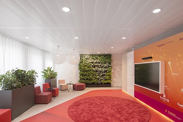 MRAS A/S leverer bæredygtige loftsystemer, facadesystemer og solafskærmning. Lofter, der sikrer optimalt akustisk miljø, robuste facader med stor designfrihed og solafskærmning for det bedste lysindfald.