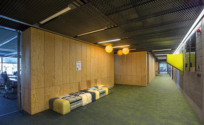 MRAS A/S leverer bæredygtige loftsystemer, facadesystemer og solafskærmning. Lofter, der sikrer optimalt akustisk miljø, robuste facader med stor designfrihed og solafskærmning for det bedste lysindfald.