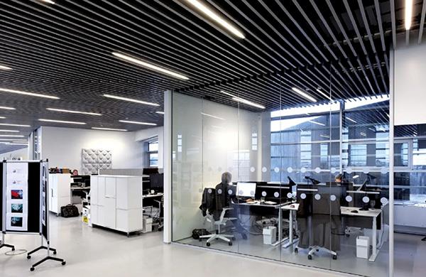 MRAS A/S leverer bæredygtige loftsystemer, facadesystemer og solafskærmning. Smukke og miljømæssigt optimale løsninger.