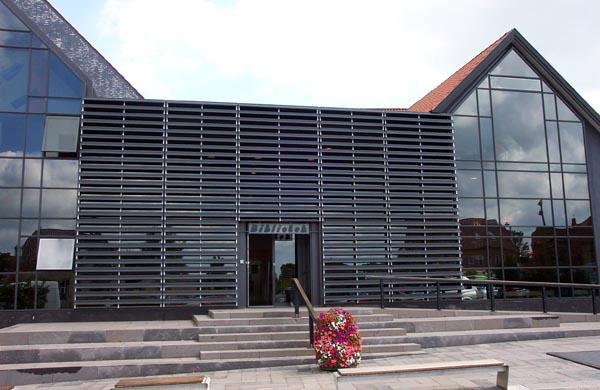 MRAS A/S leverer bæredygtige loftsystemer, facadesystemer og solafskærmning. Smukke og miljømæssigt optimale løsninger.